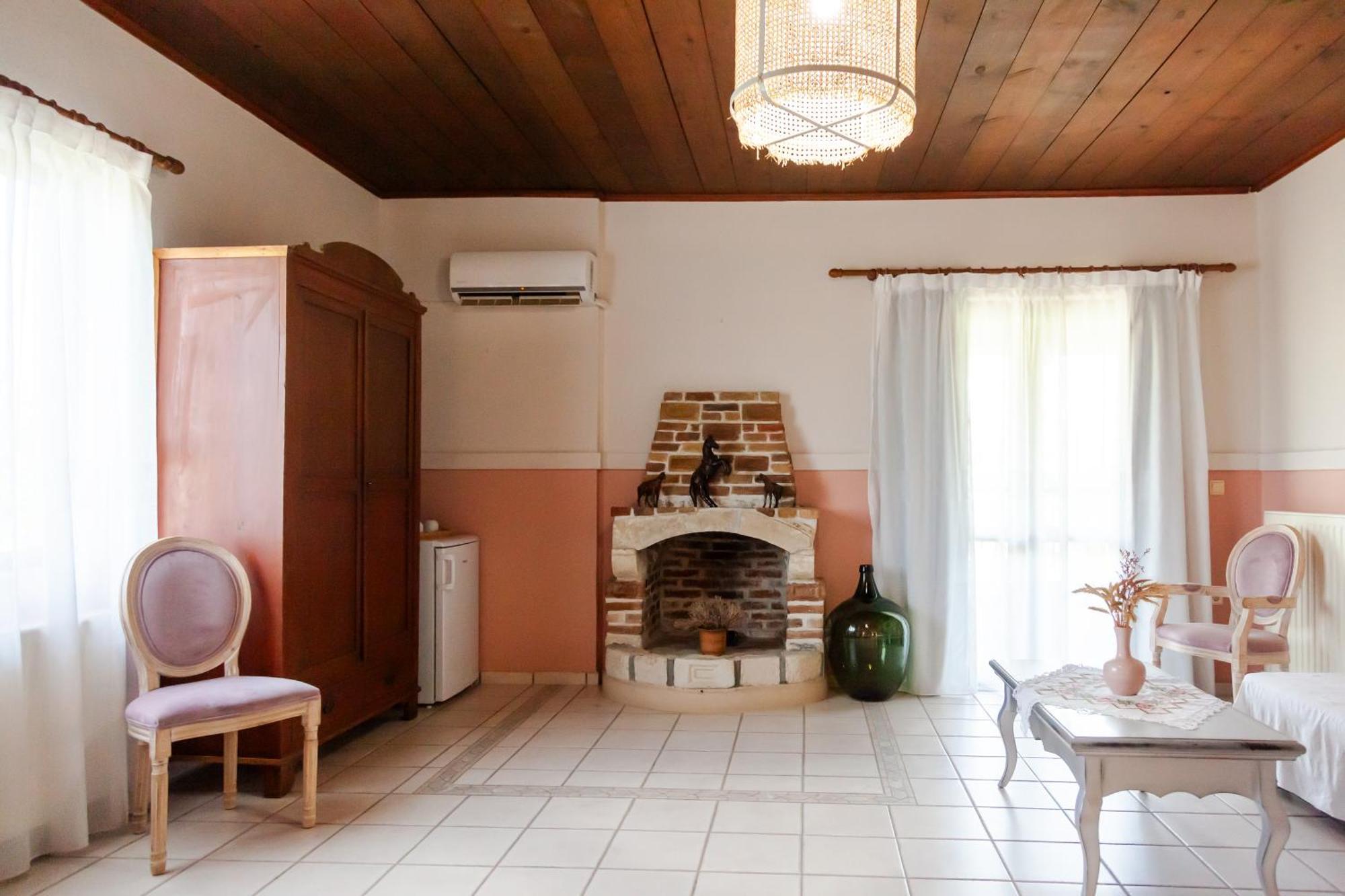 Amnisiades Apartments Картерос Экстерьер фото