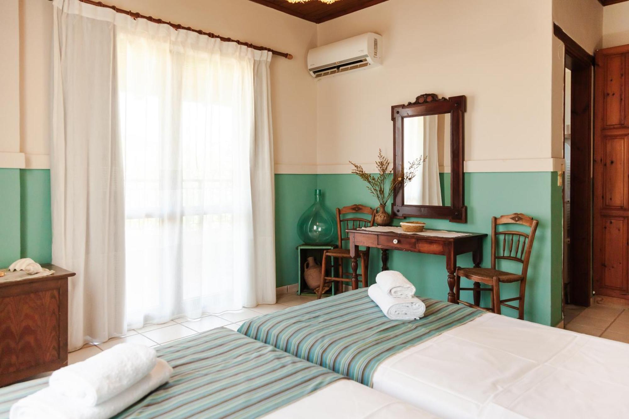 Amnisiades Apartments Картерос Экстерьер фото