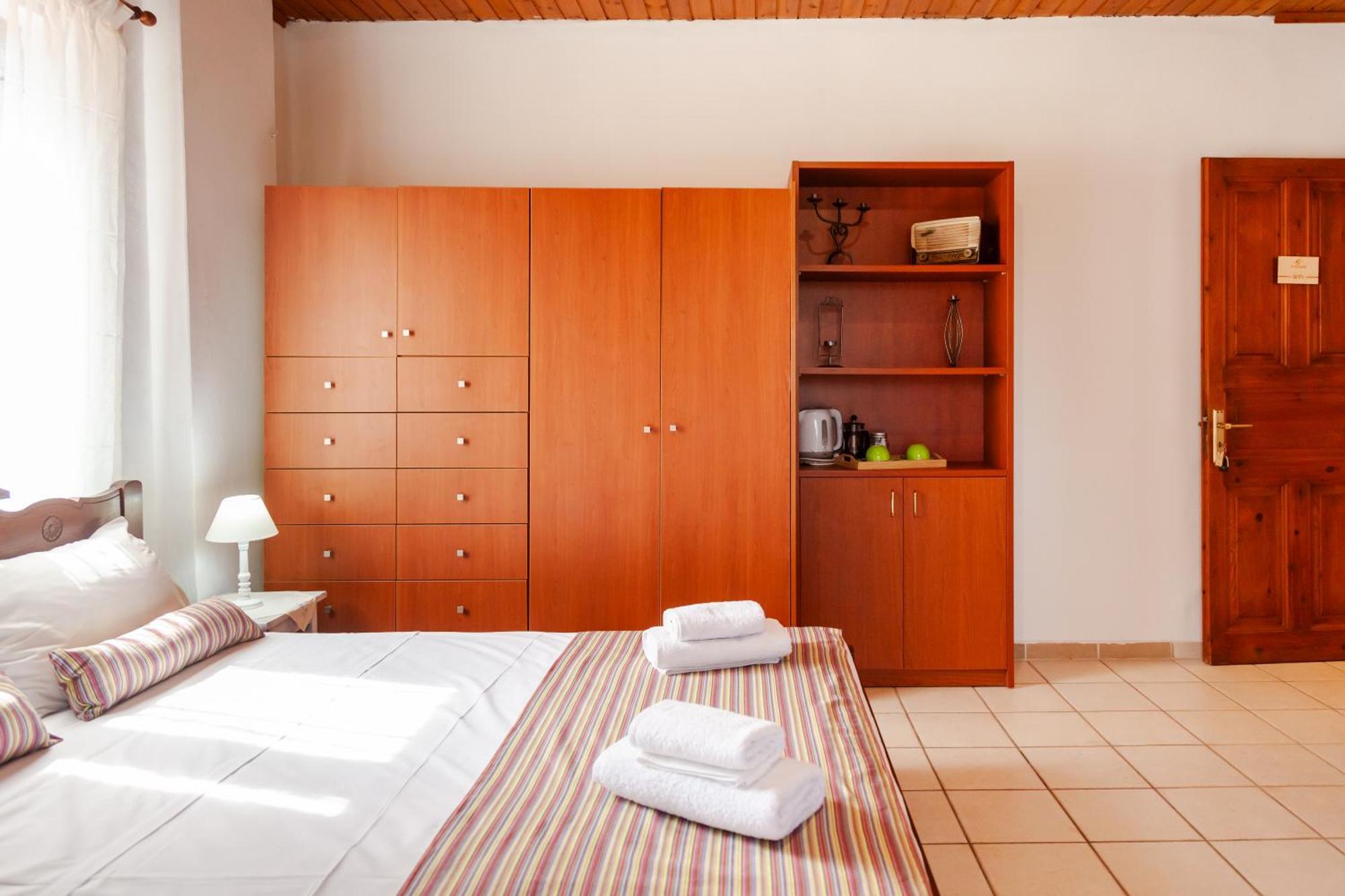 Amnisiades Apartments Картерос Экстерьер фото