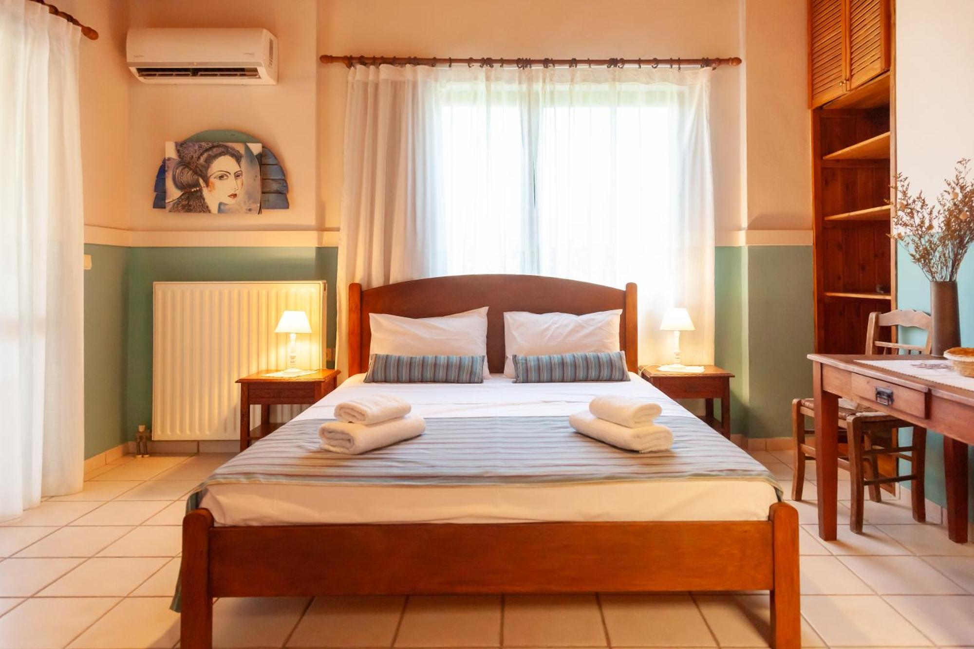 Amnisiades Apartments Картерос Экстерьер фото
