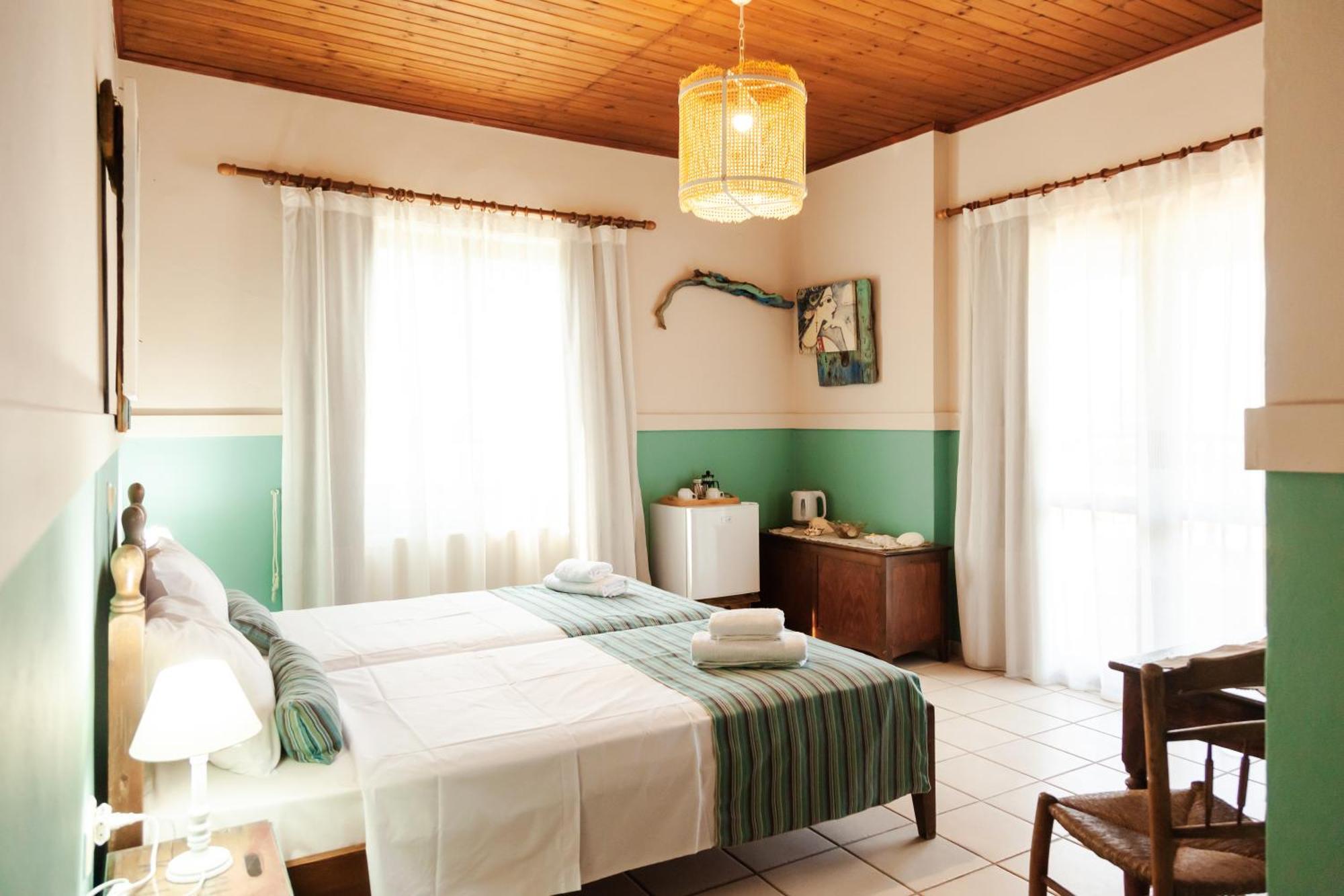 Amnisiades Apartments Картерос Экстерьер фото