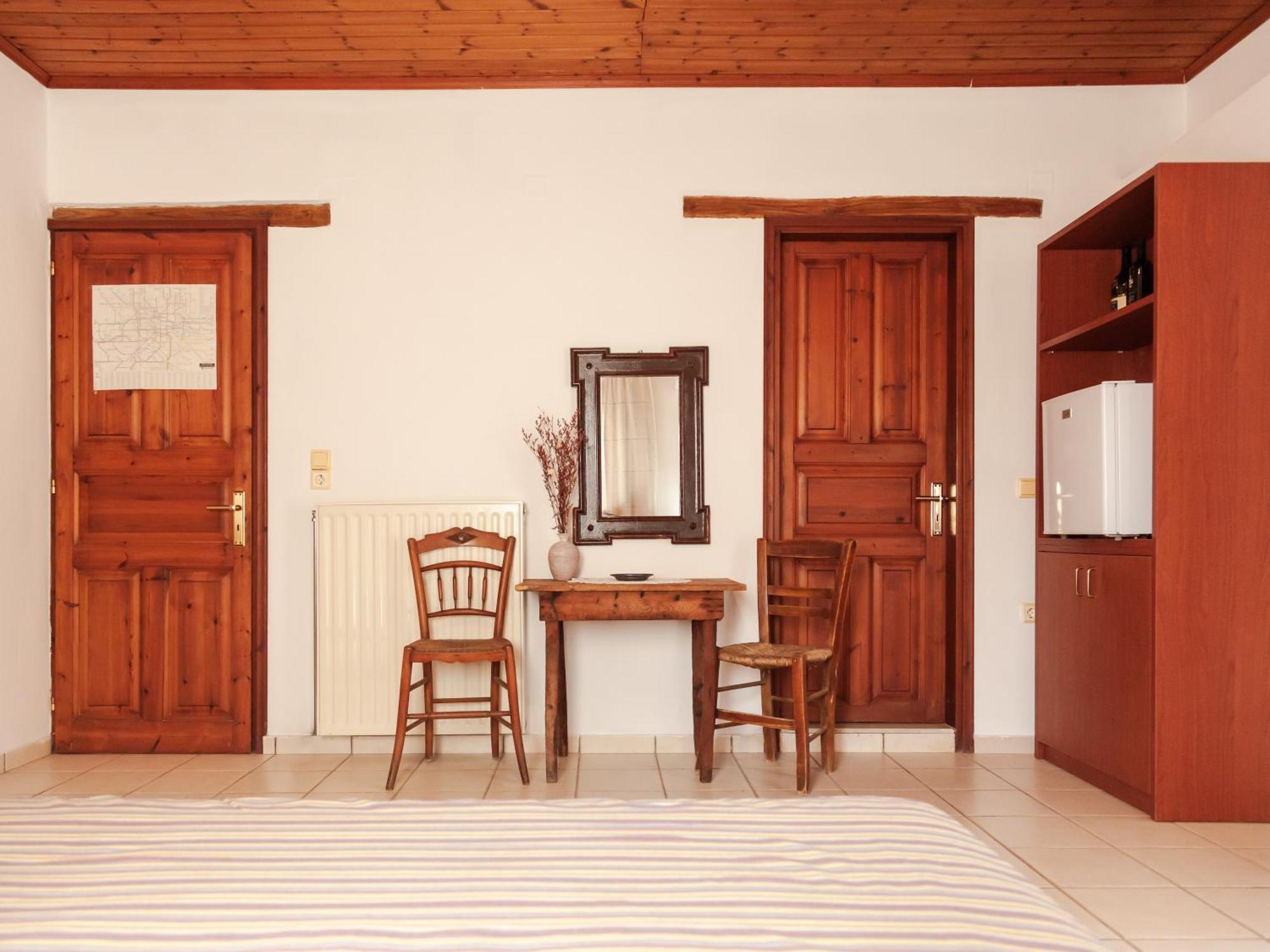Amnisiades Apartments Картерос Экстерьер фото
