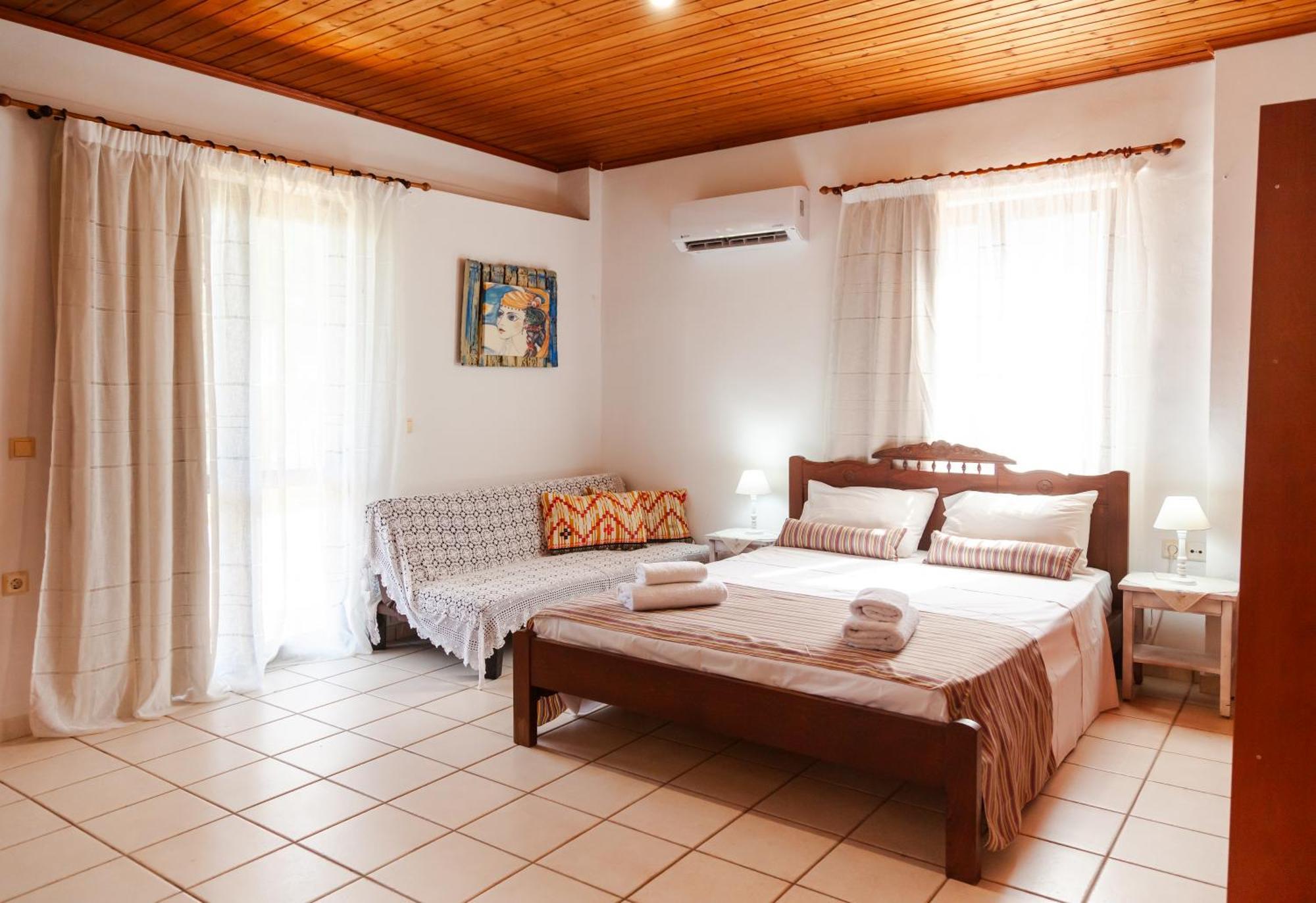 Amnisiades Apartments Картерос Экстерьер фото