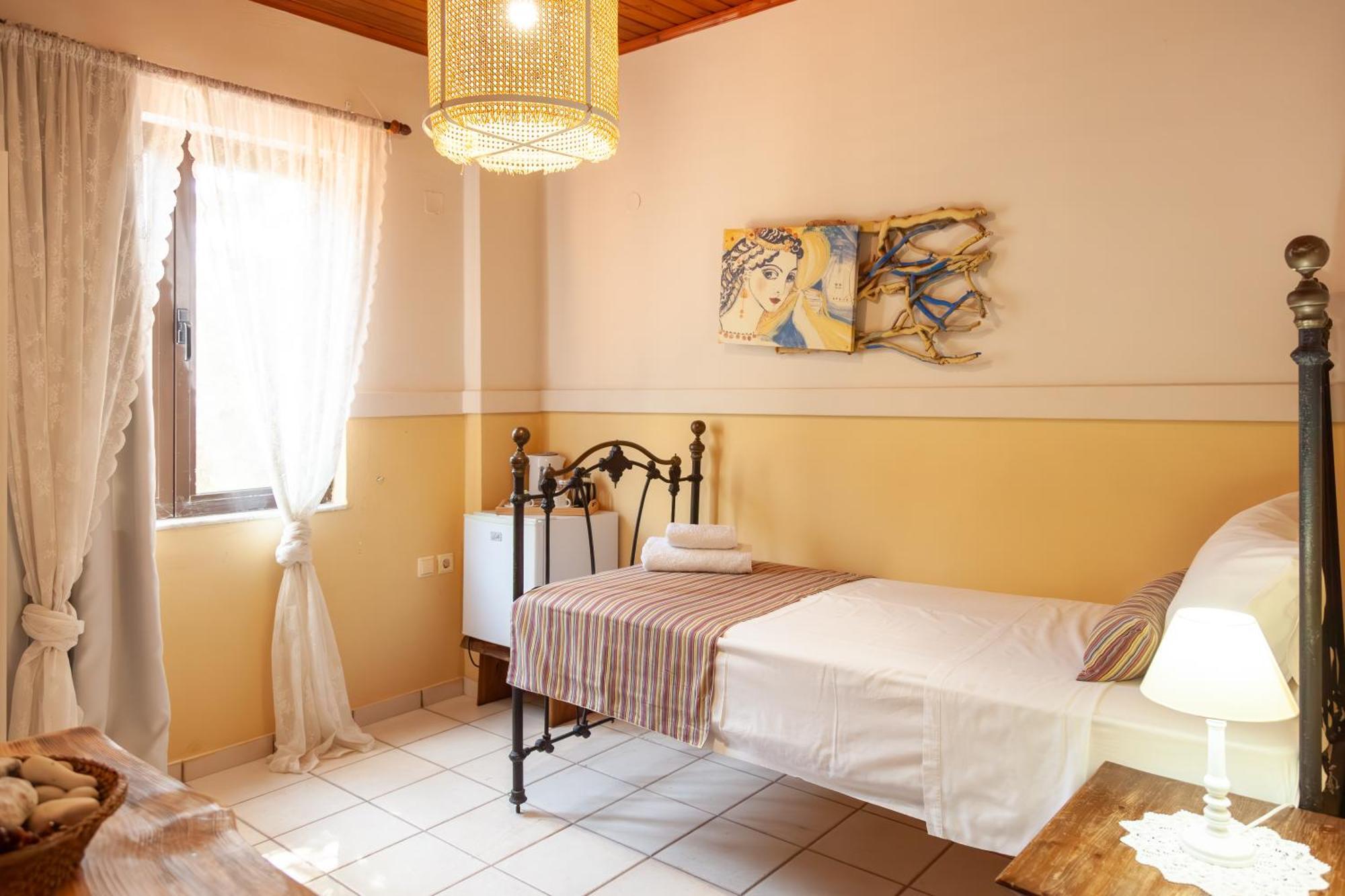 Amnisiades Apartments Картерос Экстерьер фото