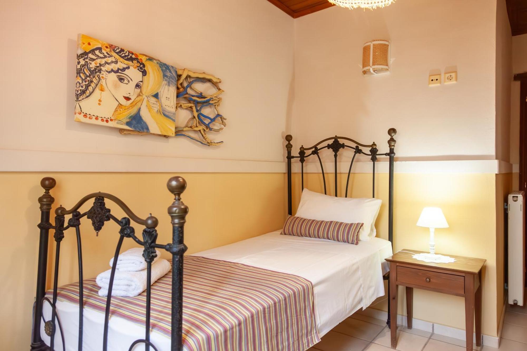 Amnisiades Apartments Картерос Экстерьер фото