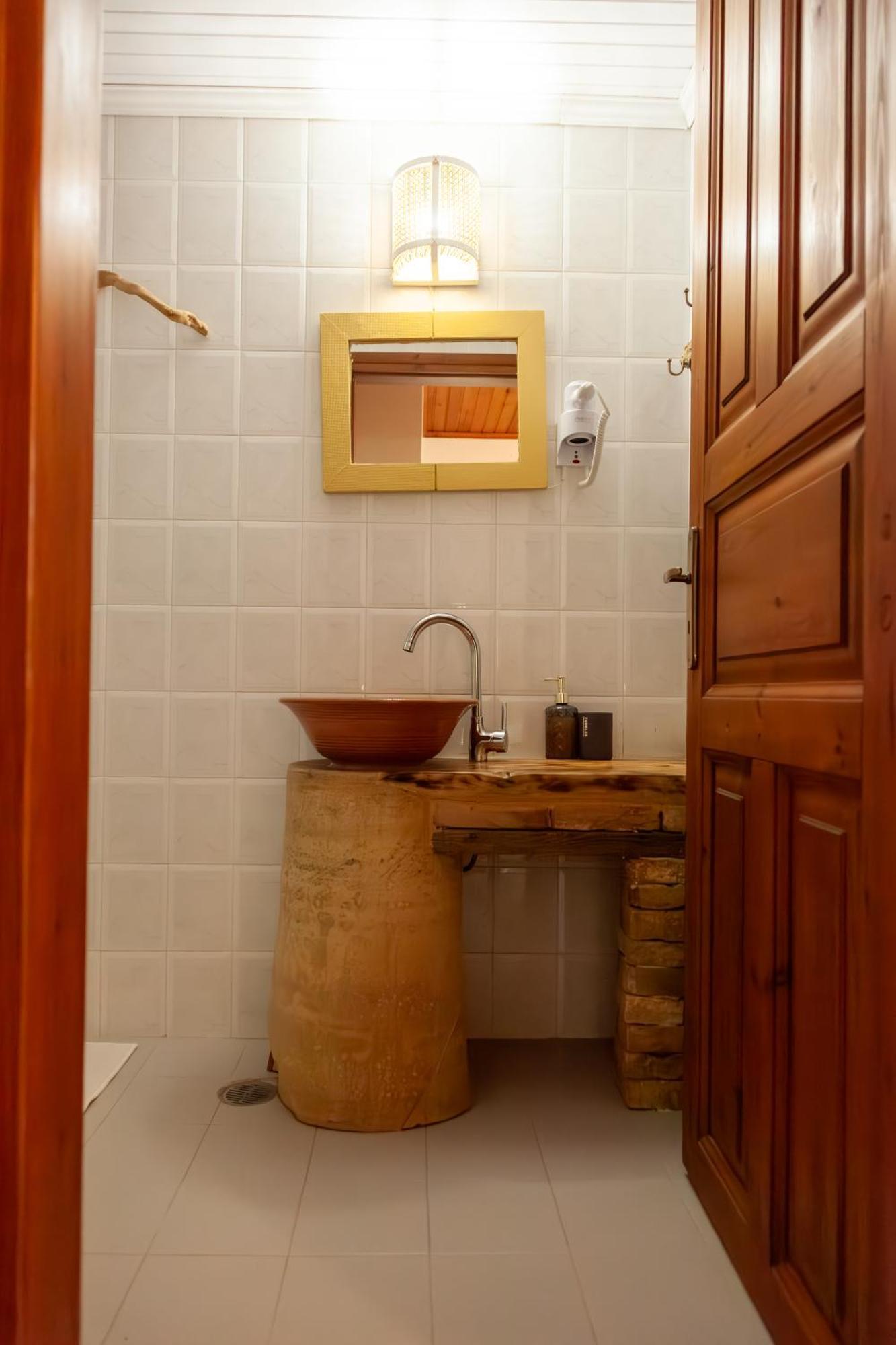 Amnisiades Apartments Картерос Экстерьер фото
