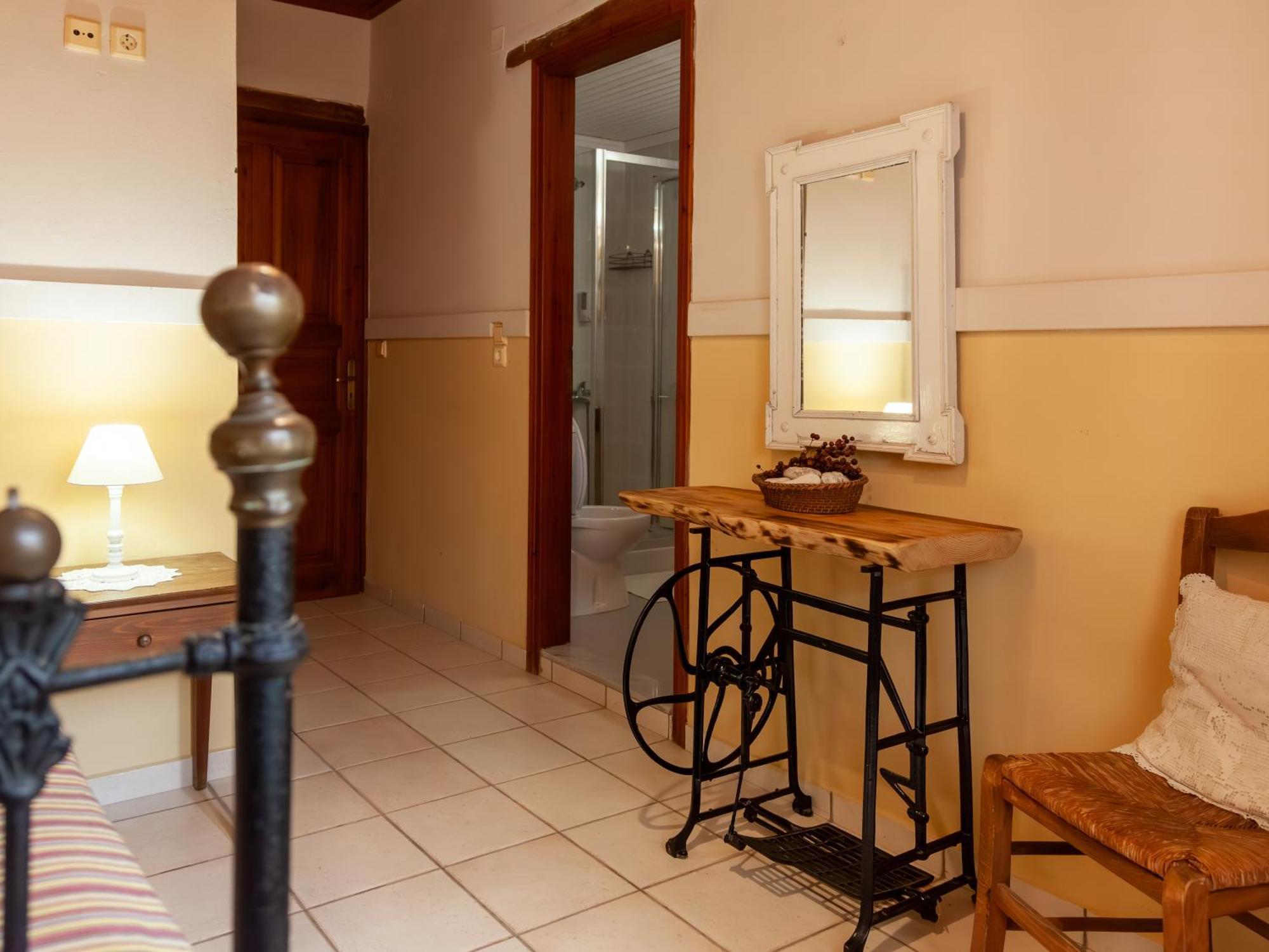 Amnisiades Apartments Картерос Экстерьер фото