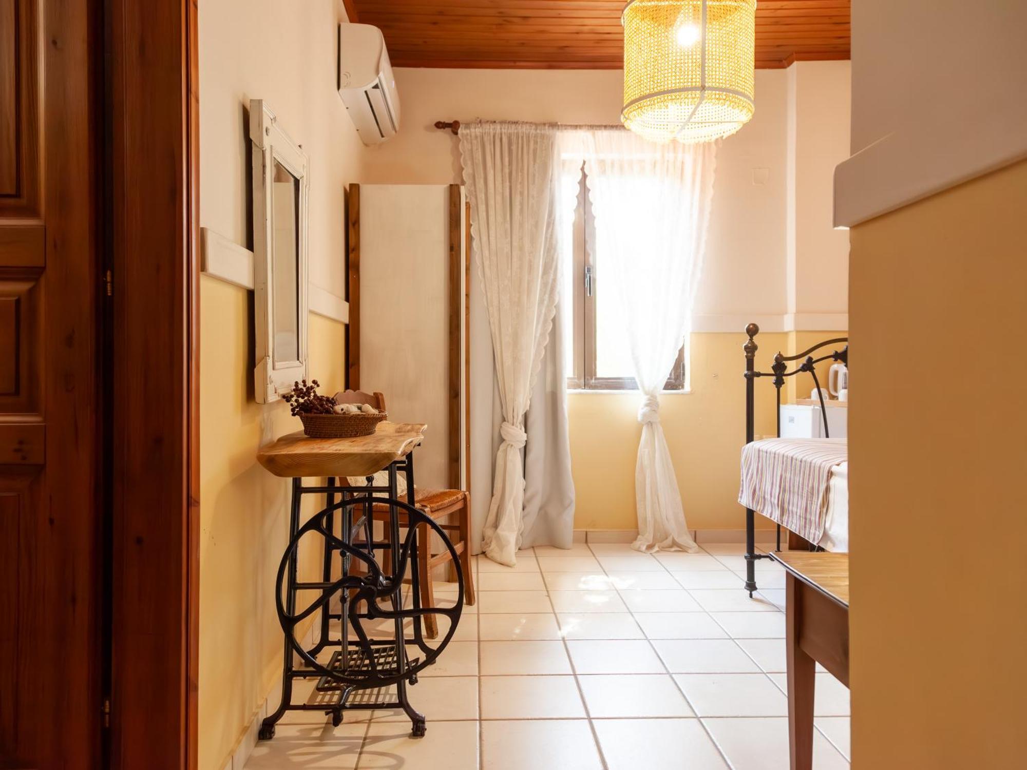 Amnisiades Apartments Картерос Экстерьер фото